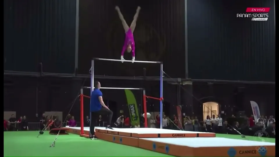 Jayla Hang · Bars