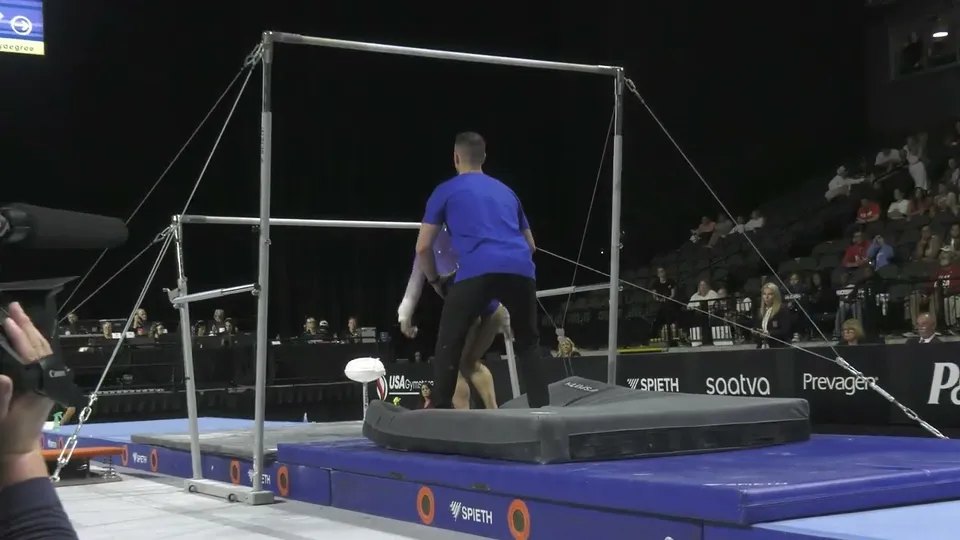 Jayla Hang · Bars