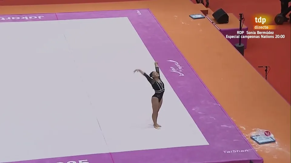 Leanne Wong · Floor