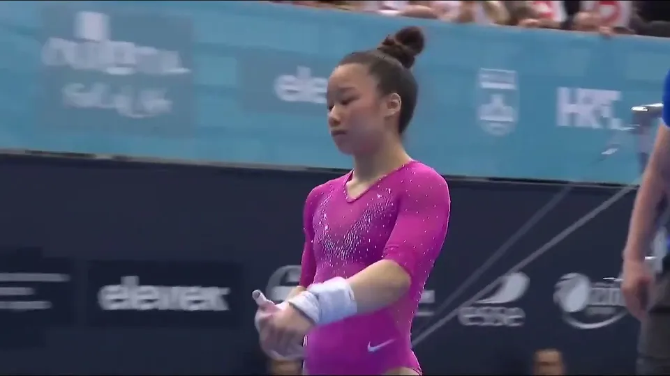 Jayla Hang · Bars