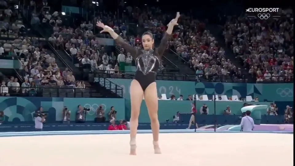 Elisa Iorio · Floor
