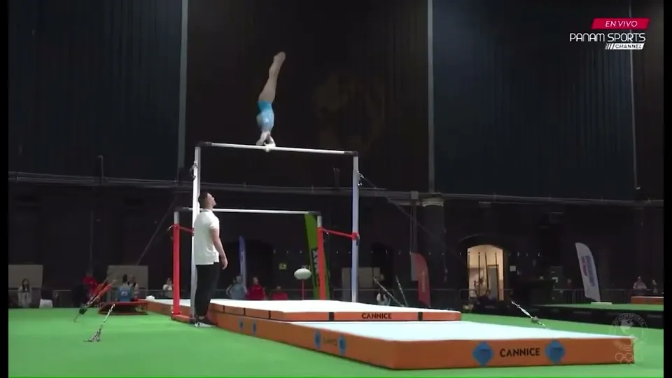 Jayla Hang · Bars