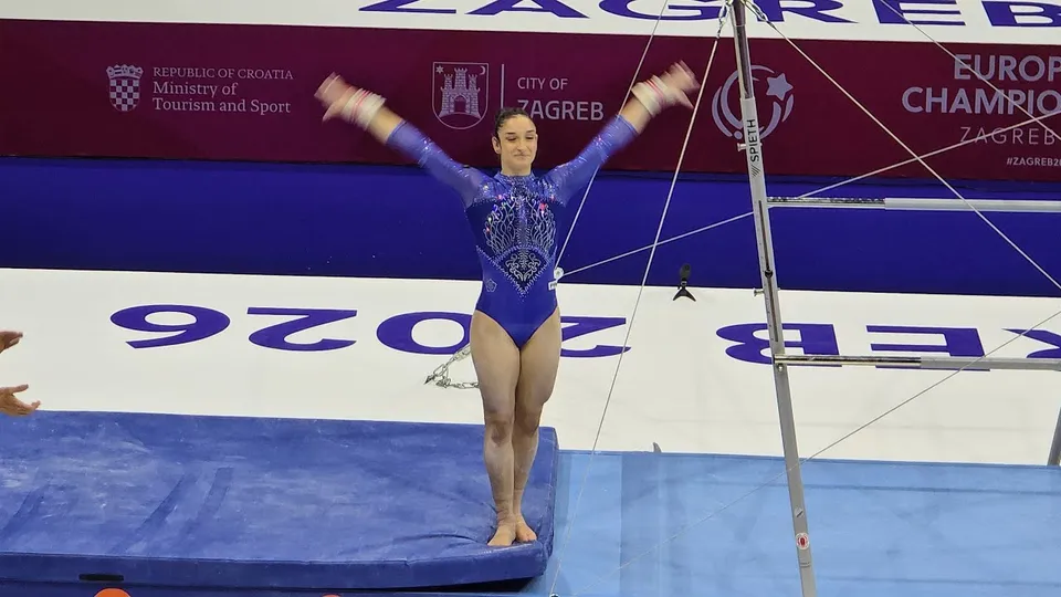 Elisa Iorio · Bars