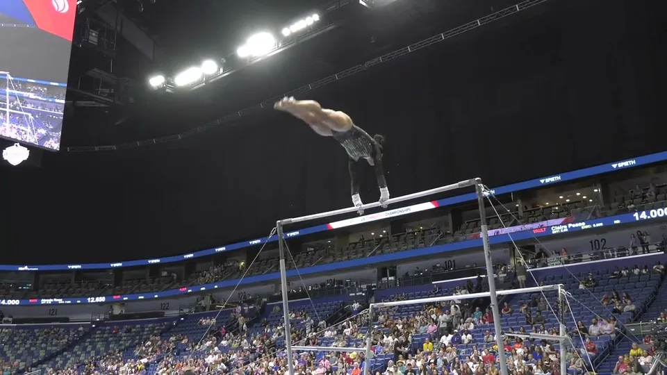 Jayla Hang · Bars